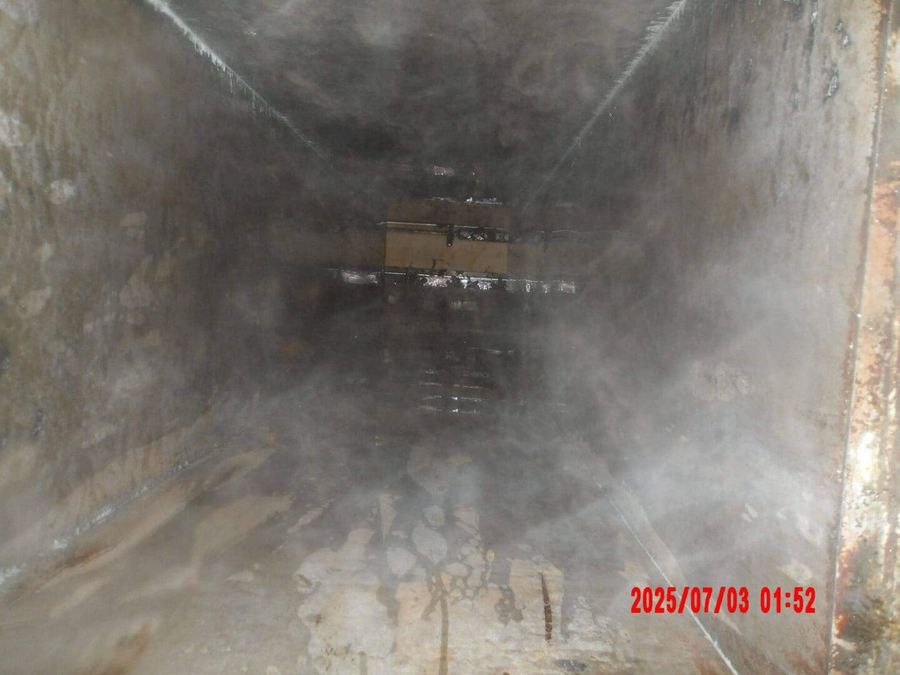 The same horizontal duct cleaned to bare metal